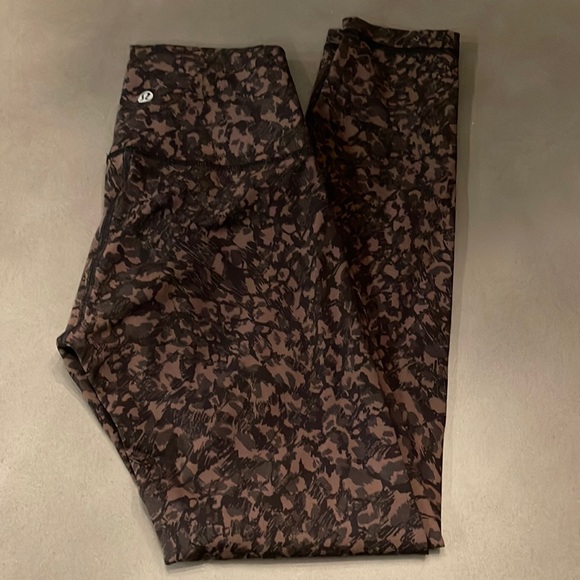 Lululemon legging in size 4 - Picture 1 of 3
